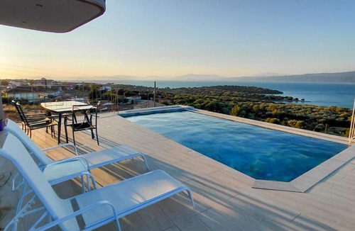 Sparton Apartment | Azure - ERATO with pool and sea view