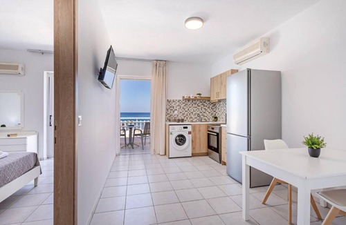 Rethymno Apartment | Azure Seaside Apts