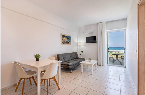Rethymno Apartment | Azure Seaside Apts