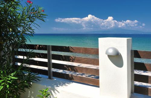 Skala Sotiros House | Balconies on Sea - The Garden Apt