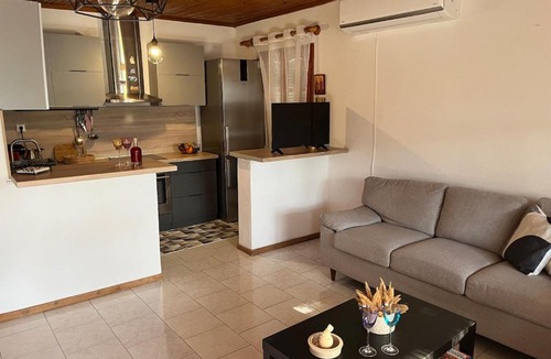 Nea Mesagkala House | Beach family house