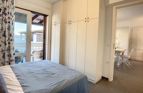 Plepi Apartment | Beach Loft Apartment with Sea View, Wi-Fi, and Air Conditioning