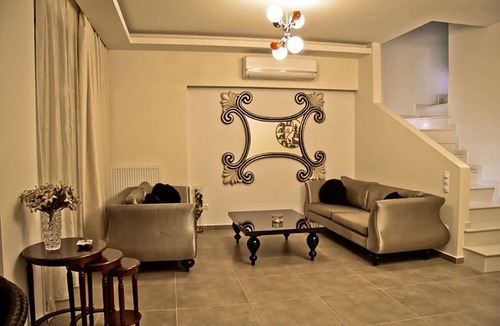 Kato Gouves Villa | Beachfront Crete Villa | Villa Peri | 4 Bedroom | 30 Metres To The Beach