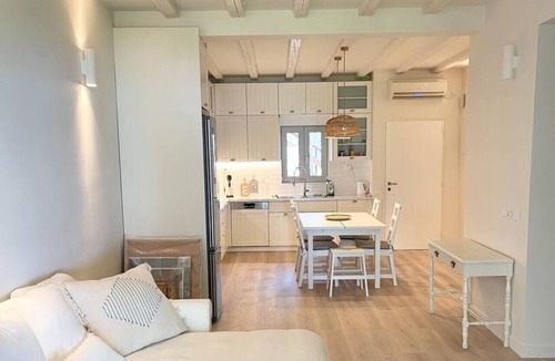 Malakonta House | Beachfront Luxury Designer house with pool