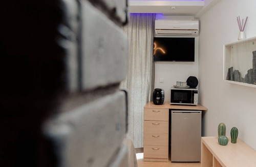 Nea Peramos Apartment | Beachfront Studio with Rooftop Barbecue, Stunning Sea Views, and Smart TV set...