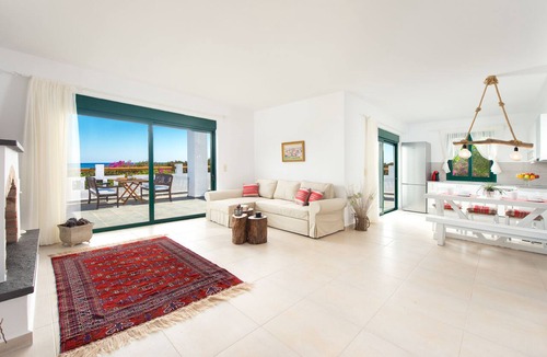 Gennadi Villa | Beachfront Villa Akti