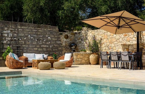 Rantatika Villa | Beautiful 3BR Villa Close to Lakka