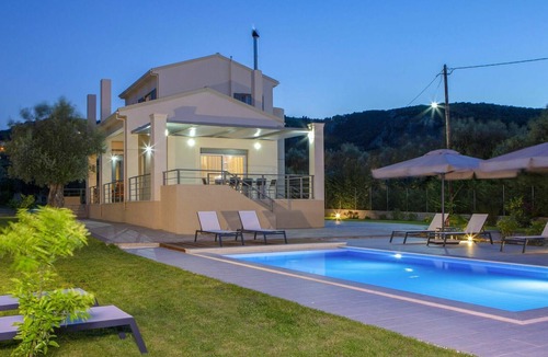 Agios Ioannis Villa | Beautiful private villa for 8 people with A/C, private pool, TV, balcony and parking