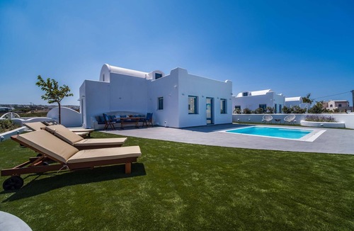 Karterados Villa | Beautiful Santorini Villa | 2 Bedrooms | Private Pool & Magical Sea Views