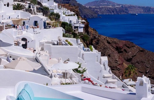 Oia Villa | Beautiful Santorini Villa | 3 Bedrooms | Villa Agapi Adore