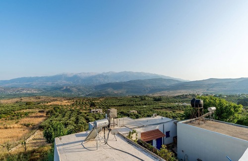 Katochori Cottage | Bella-Maria at Aptera with mountain and sea view!
