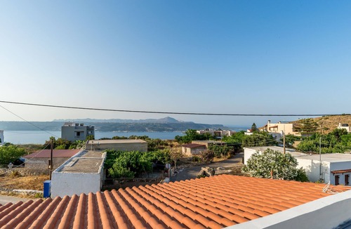 Katochori Cottage | Bella-Maria at Aptera with mountain and sea view!