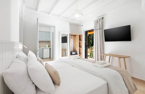 Benitses Hotel | Bella Vista Beach Hotel and Studios