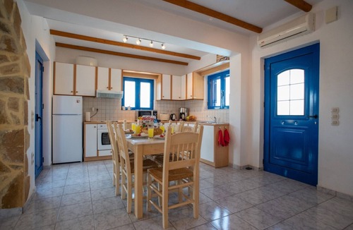 Kokkinon Khorion Villa | Big pool ★ Sea view ★ Greek Blue & White Villa