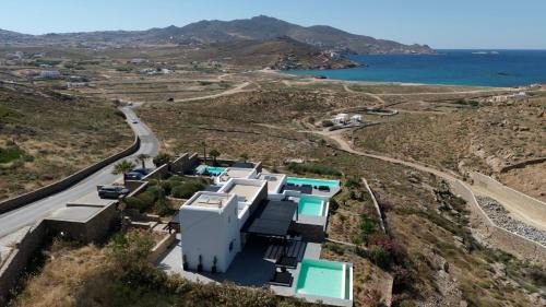 Ftelia Villa | BLACK AND WHITE VILLAS FTELIA - MYKONOS