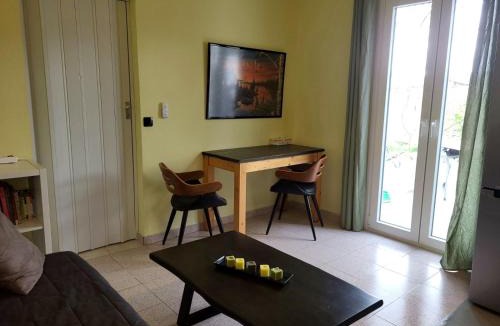 Apollonia House | Black Fig