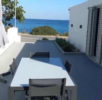Mavros Kolimpos Villa | Black Swim Cretan Suites