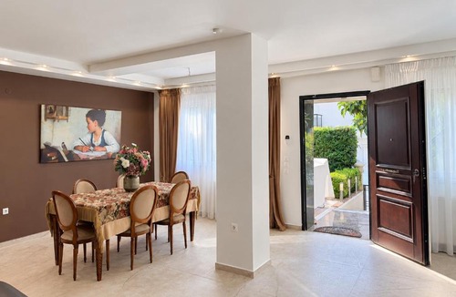 Oraiokastro Apartment | Blessings Apartment with Private Garden and Parking