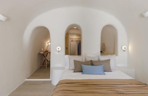 Oia Villa | Blue Art Caves - Lunar Sea Suite