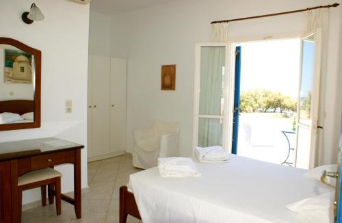 Agia Paraskevi Hotel | Blue Bay Villas