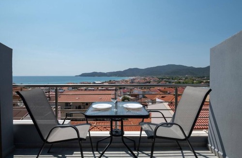 Sarti Condo | Blue Horizon Sarti - Comfy Triple Seaview Getaway