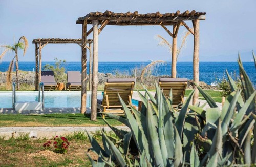 Kounopetra Villa | Boho Roz in Lixouri with 3 bedrooms and 2 bathrooms
