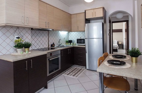 Ampelokipoi Apartment | Bright 1 Bd Apt in Ampelokipoi with Balcony