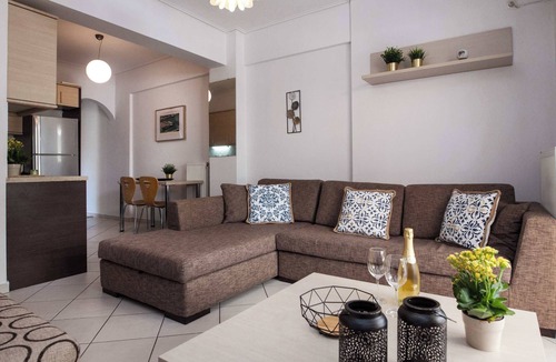 Ampelokipoi Apartment | Bright 1 Bd Apt in Ampelokipoi with Balcony