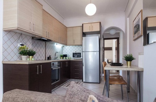 Ampelokipoi Apartment | Bright 1 Bd Apt in Ampelokipoi with Balcony