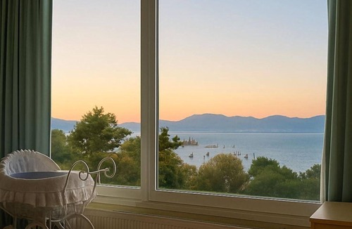 Chalcis House | Caecilia Lawrence Bio Sea Villa - Sleeps 12