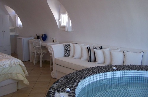 Megalochori Villa | Caldera View Private Villa with Private Pool/Heated Jacuzzi/Amazing Sunset