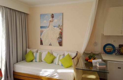 Atsipopoulo Apartment | Calergi 9 - Boutique Resort 1BDR/1LVR Apt: Pool/Rooftop/SeaView/Sunset/Rethymno