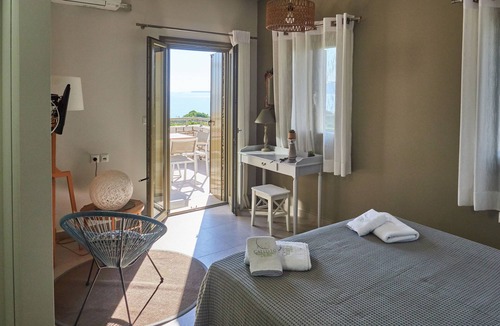 Gargaliani Apartment | Callisto Seaside - Erato Deluxe Double Room