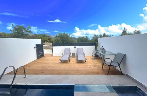 Vathi Apartment | Canes Maxima Suite Privater Pool by Interhome