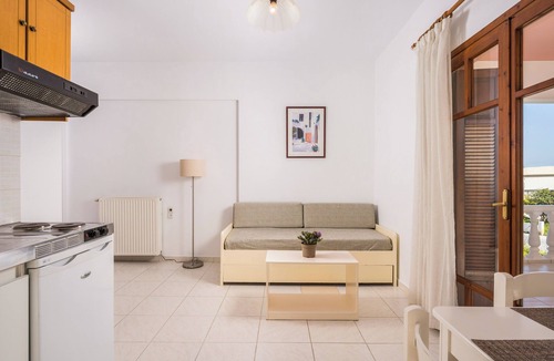 Galatas Apartment | Captain Michalis Apartments - 750m from Kalamaki beach