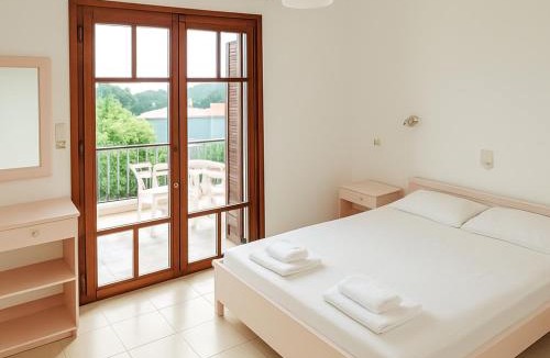 Galatas Apartment | Captain Michalis Apartments - 750m from Kalamaki Beach