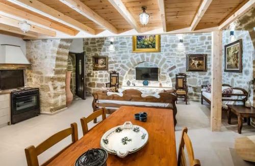 Topolia House | Casa Daria