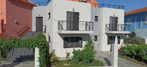 Agios Dimitrios Apartment | Casa Luminosa Guesthouse