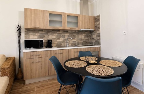 Anemomilos Apartment | Casa Plati 1 - Modern Escape with Pool & Garden