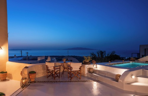 Kamari Villa | Casa Terra Vedema Oia - Privacy - Plunge Pool & Panoramic Sunset Terrace