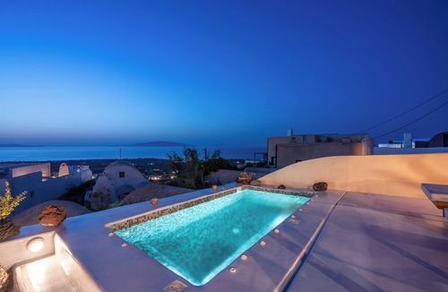 Kamari Villa | Casa Terra Vedema Oia - Privacy - Plunge Pool & Panoramic Sunset Terrace