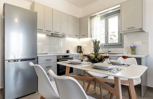 Glinado House | Charming 2-bedroom House for 5 with A/C