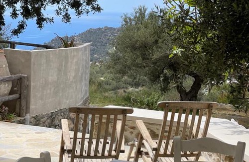 Pefki Apartment | Chelidonofolia