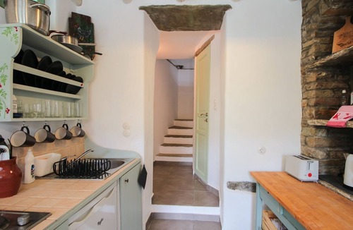 Exomvourgo House | Cherry Tomato | Traditional village home near beach
