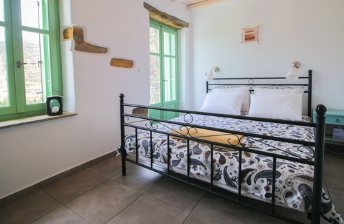 Exomvourgo House | Cherry Tomato | Traditional village home near beach