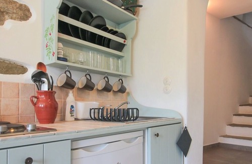 Exomvourgo House | Cherry Tomato | Traditional village home near beach