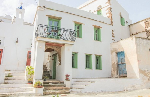 Exomvourgo House | Cherry Tomato | Traditional village home near beach