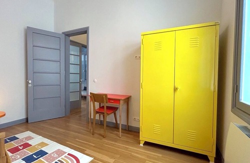 Piraeus Apartment | Chic 5BR Seaside Pasalimani Apt Next to Marina Zea
