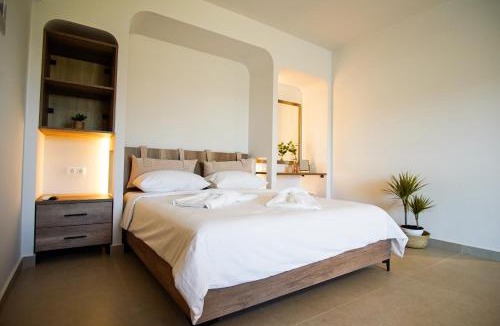 Paralia Dionysiou Apartment | Chora Luxury Suites
