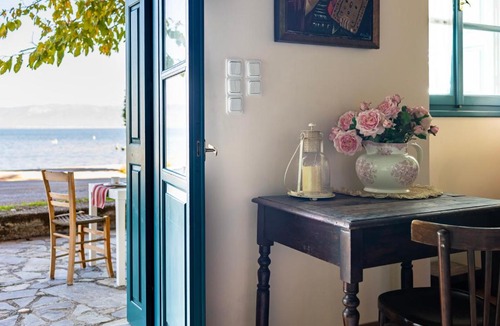 Petalidi House | Christina House - Petalidi's Moorea Gem